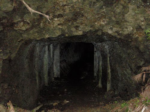 Japanse Ondergrondse Bunker Chichijima #1