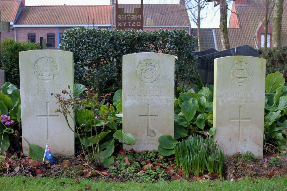 Commonwealth War Graves Westouter #5