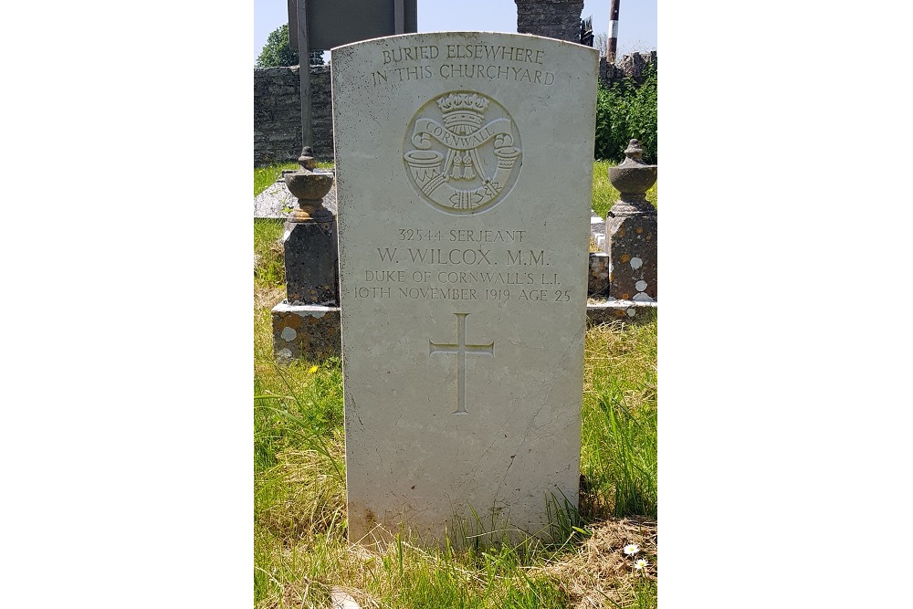 Commonwealth War Grave St. Peter and St. Paul Churchyard