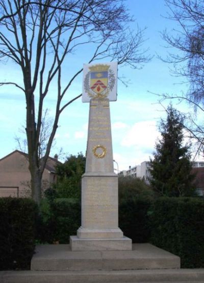 Oorlogsmonument Bois-d'Arcy #1