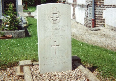 Commonwealth War Grave Fierville-les-Parcs #1