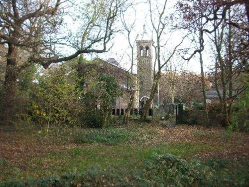 Commonwealth War Graves St. Peter in the Forest Churchyard