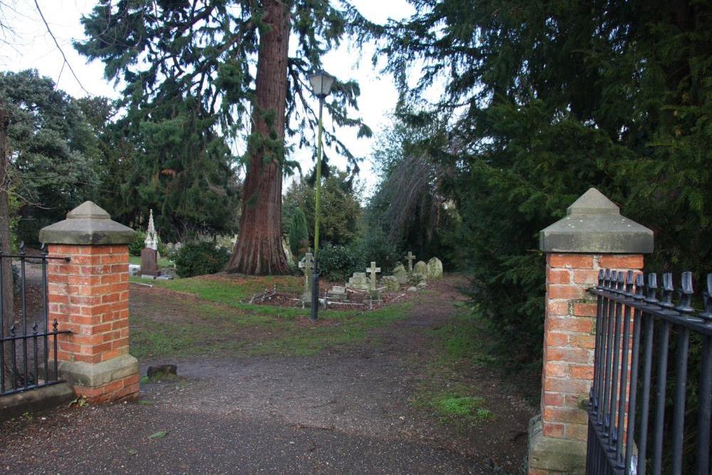 Commonwealth War Graves Newport Pagnell Burial Ground #1