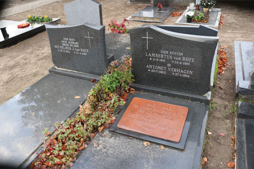 Gedenkteken Omgekomen NS Medewerker Rooms Katholieke Begraafplaats Schijndel #3