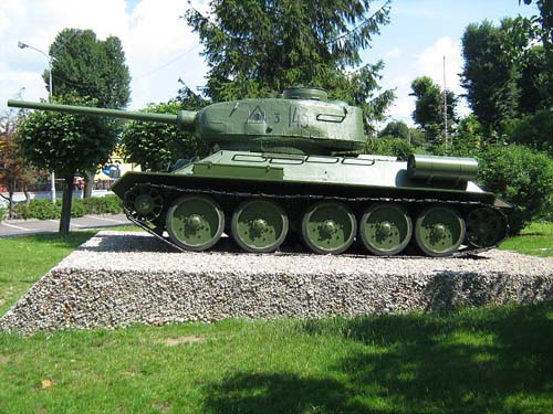 Massagraf Sovjet Soldaten & T-34/85 Tank Czarnków #2