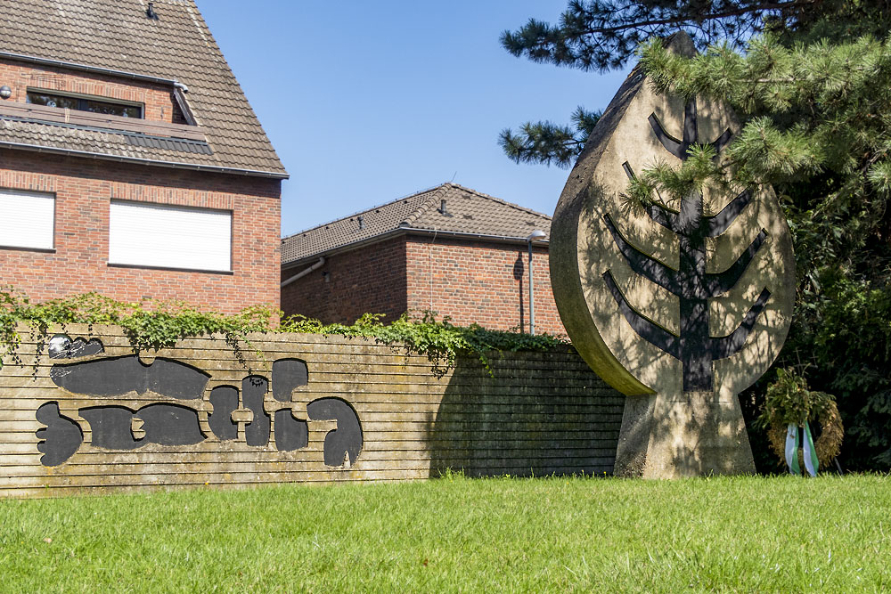 War Memorial Merken #1