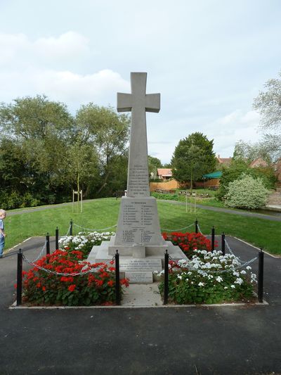 Oorlogsmonument Ollerton #1