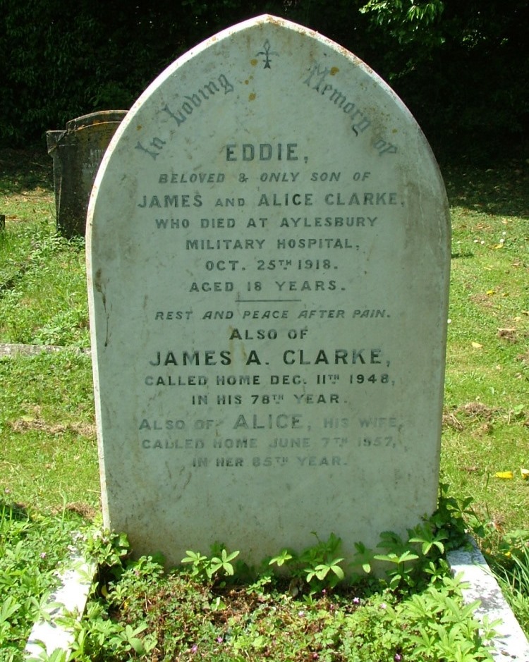 Commonwealth War Grave Clavering Congregational Chapelyard #1