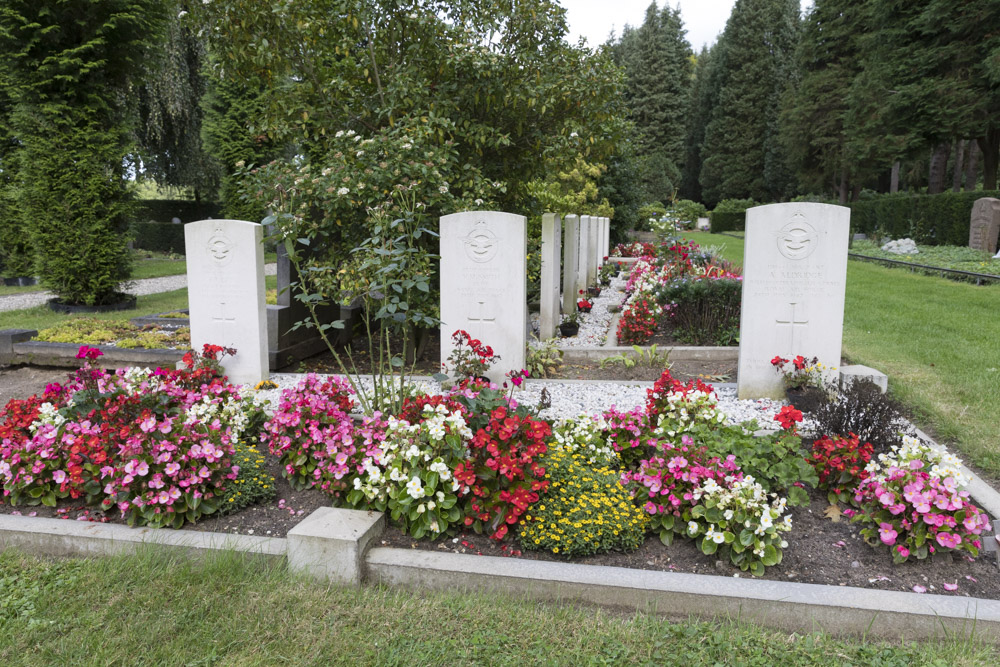 Commonwealth War Graves Municipal Cemetery North and South Oosterbeek #2