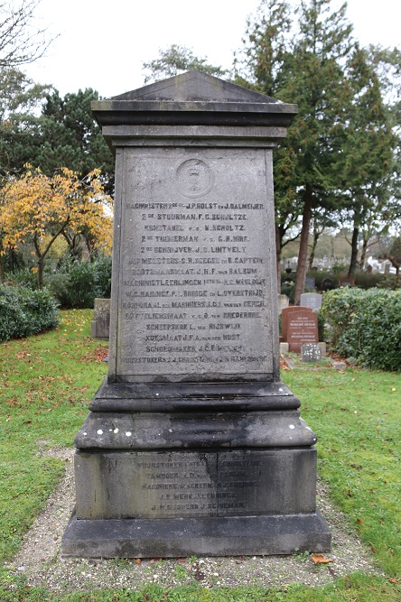 Graf Monument W.O.l Oude Algemene Begraafplaats Den Helder #4