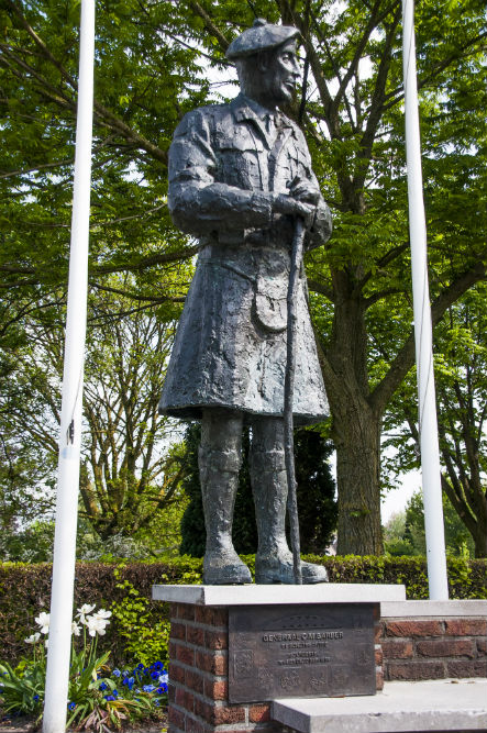 Monument Gen.-Maj. Colin M. Barber Moergestel #2