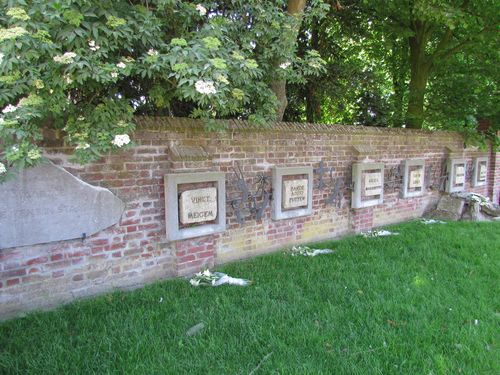 Monument 'Waartoe De Mens In Staat Is' Vinkt