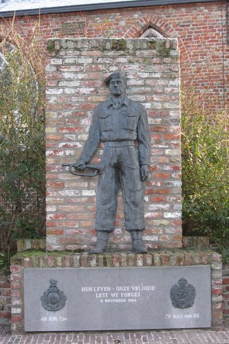 Liberation Memorial Serooskerke #2