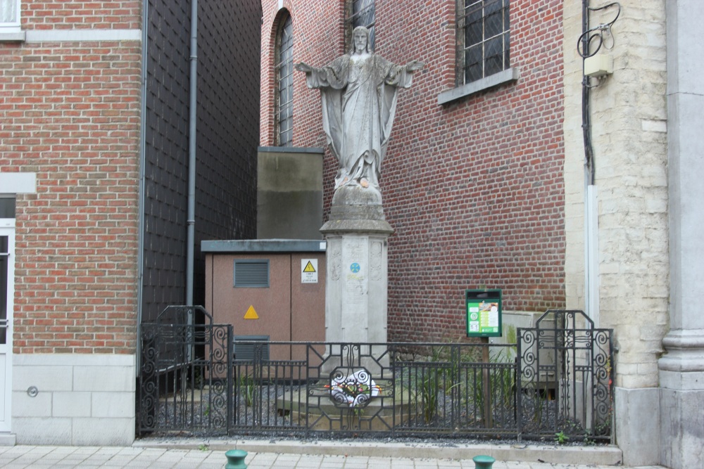 Oorlogsmonument - Heilig Hartbeeld Genappe #1