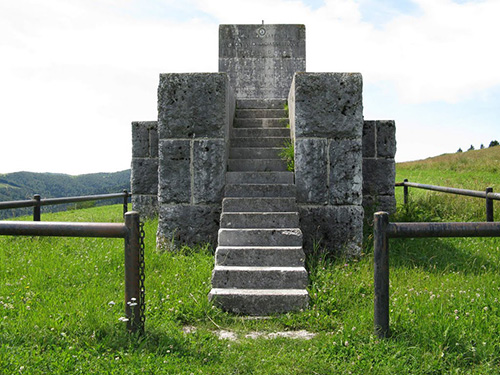 Memorial Grave Corporal Roberto Sarfatti