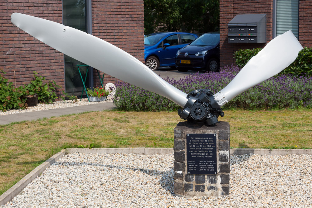 Memorial Wellington Mk 1-bomber N2894 Klarenbeek