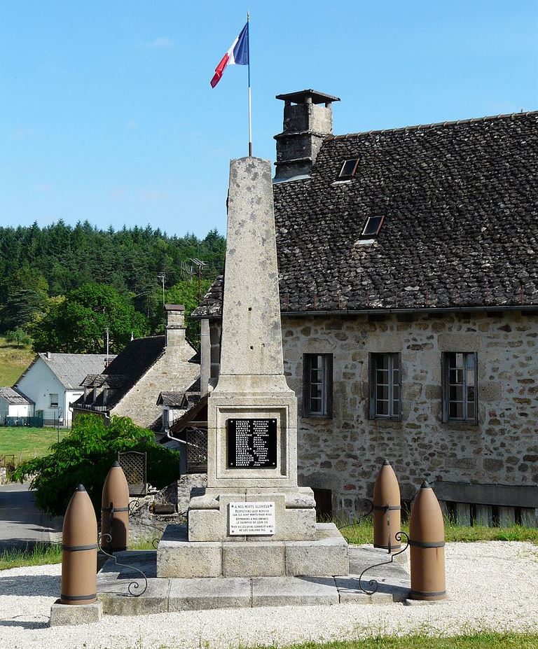 Oorlogsmonument Hautefage #1