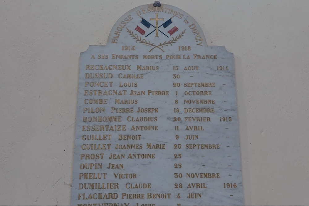 War Memorial Église Saint Denis  de Essertines-en-Donzy #4
