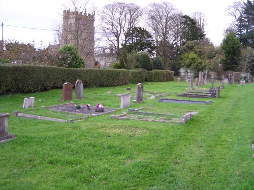 Commonwealth War Grave Bishops Caundle Church Cemetery