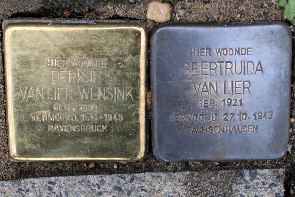 Stumbling Stones and Information Sign Prins Hendriklaan 48