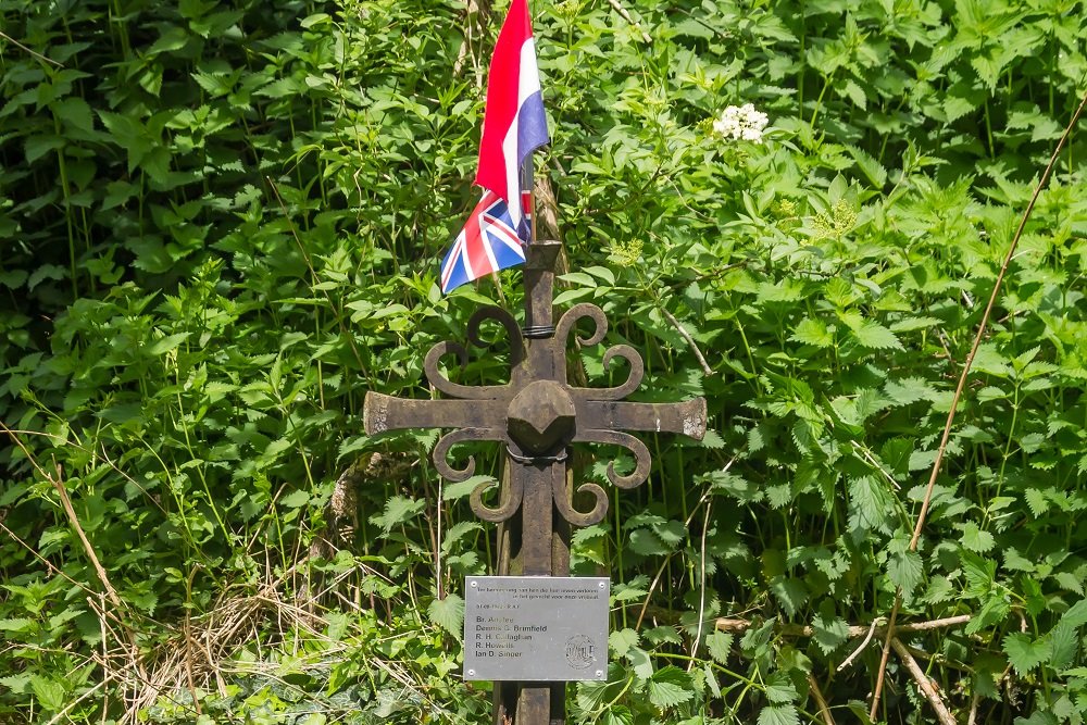 Monument Neergestort Vliegtuig Berg en Terblijt