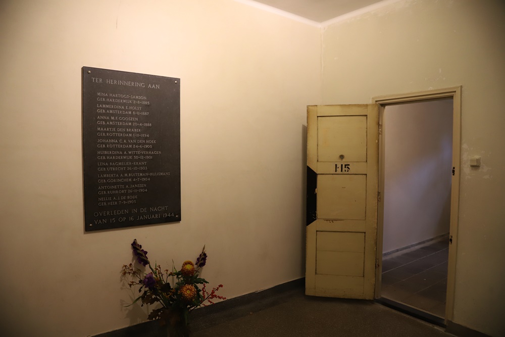 Bewaakster Suze Arts propte 74 vrouwen in een te kleine bunkercel, 10 vrouwen overleefden het niet