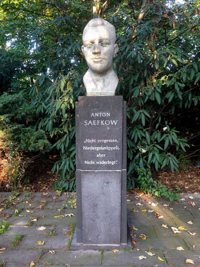 Monument Anton Saefkow #1