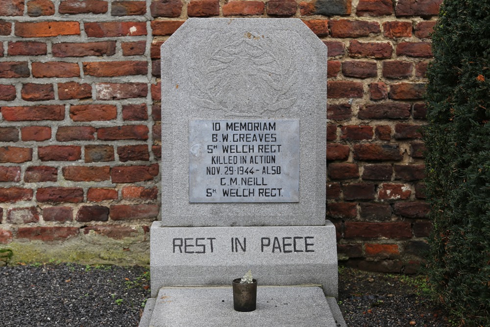 Commonwealth War Graves Roman Catholic Churchyard Buggenum