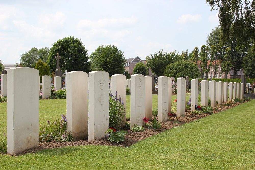 Commonwealth War Graves Cambrai #5
