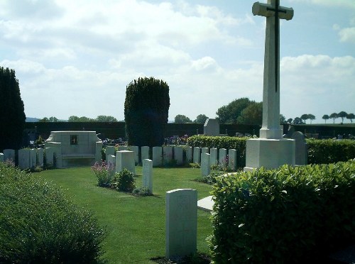 Commonwealth War Graves Esnes
