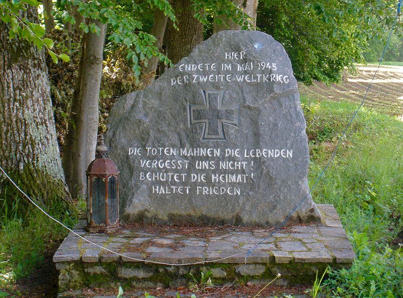 Monument Einde Tweede Wereldoorlog Frutten-Gieelsdorf #1