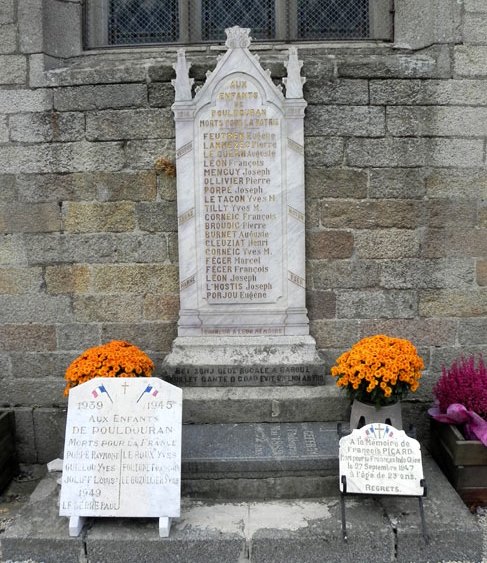 Oorlogsmonument Pouldouran