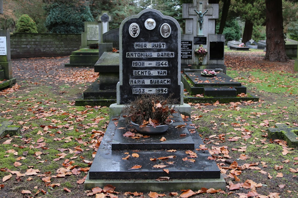 Dutch War Graves Old General Cemetery Valkenswaard #4