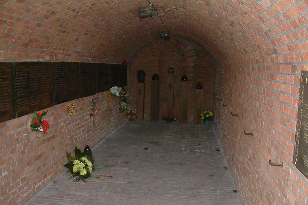 Monument Gaskamer Concentratiekamp Posen #1