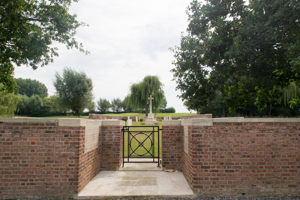 Commonwealth War Cemetery Oak Dump #2