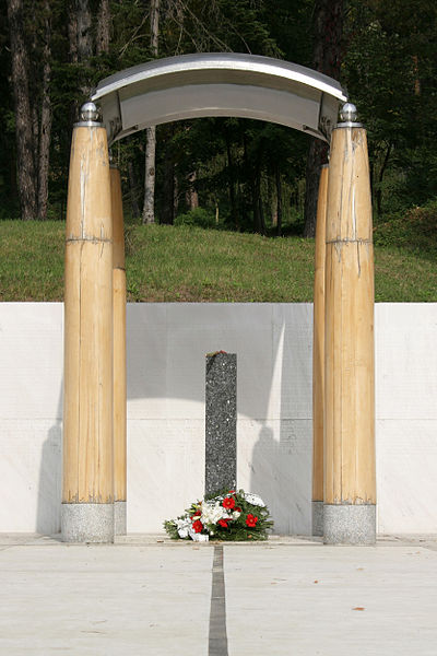 Monument Bosnische Oorlog Tuzla #2