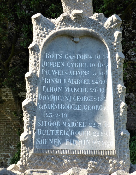 Oorlogsmonument Houtem Begraafplaats #3