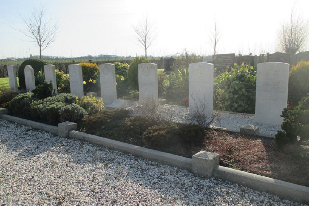 Commonwealth War Graves Municipal Cemetery Sint Jacobiparochie #1