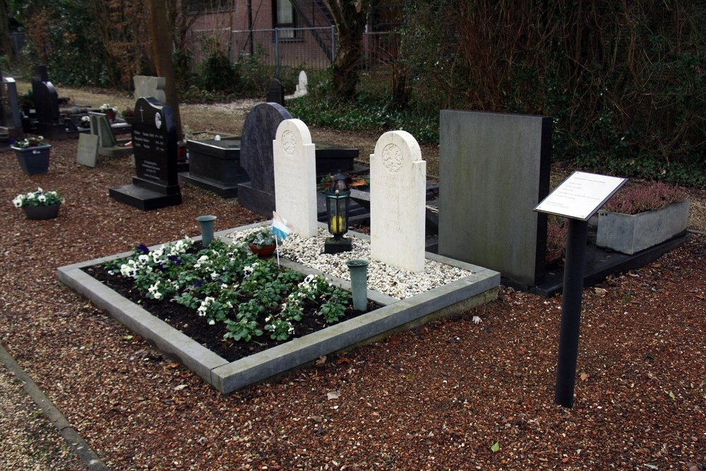 Nederlandse Oorlogsgraven Gemeentelijke Begraafplaats Chvremont #2