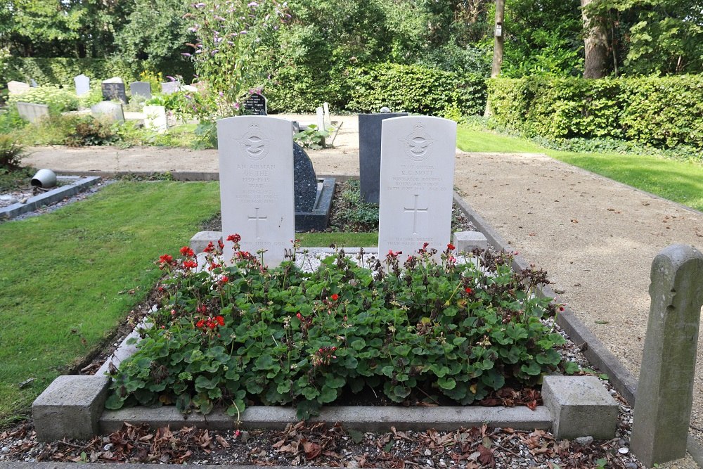 Oorlogsgraven van het Gemenebest Gemeentelijke Begraafplaats Schellinkhout #1