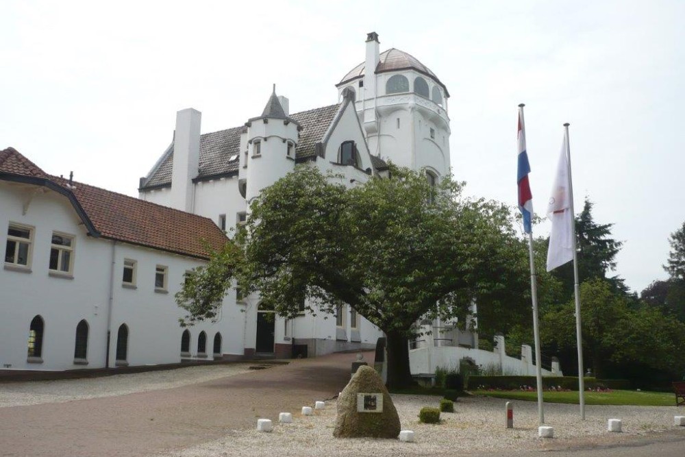 Liberation Route Marker 005: Jachtslot de Mookerheide: German meeting place