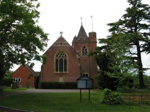 Oorlogsgraven van het Gemenebest St. John the Baptist Churchyard