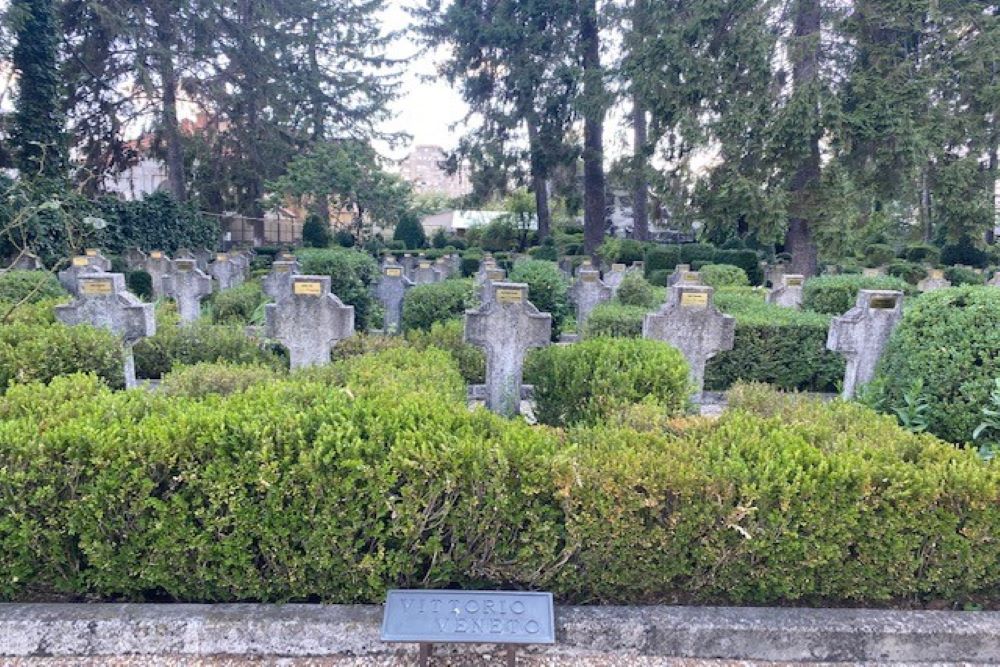 Italiaanse Oorlogsbegraafplaats Boekarest #2