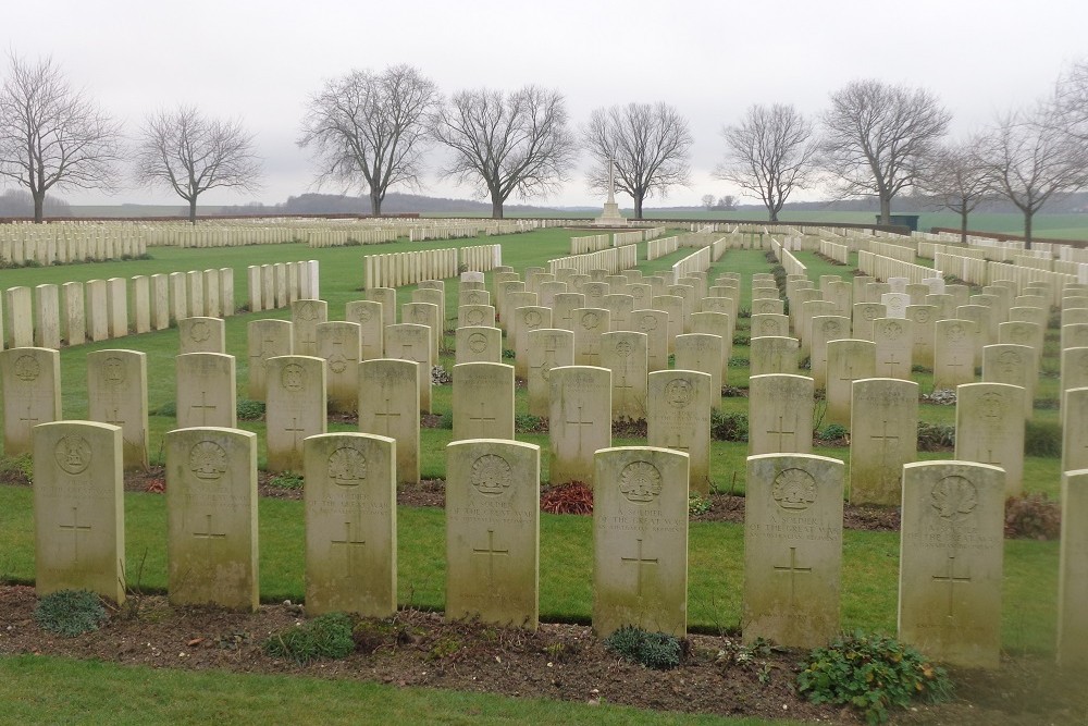 Commonwealth War Cemetery Thistle Dump (High Wood) #1