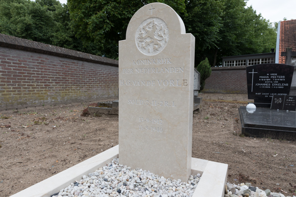 Dutch War Grave Sint Anthonis #3