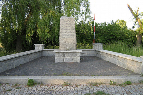 Monument Slachtoffers Kamp Mlyniewo #1