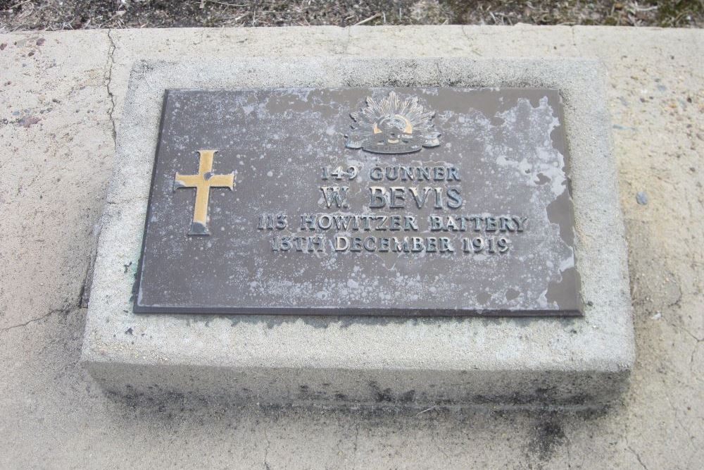 Commonwealth War Grave Woodford General Cemetery #1