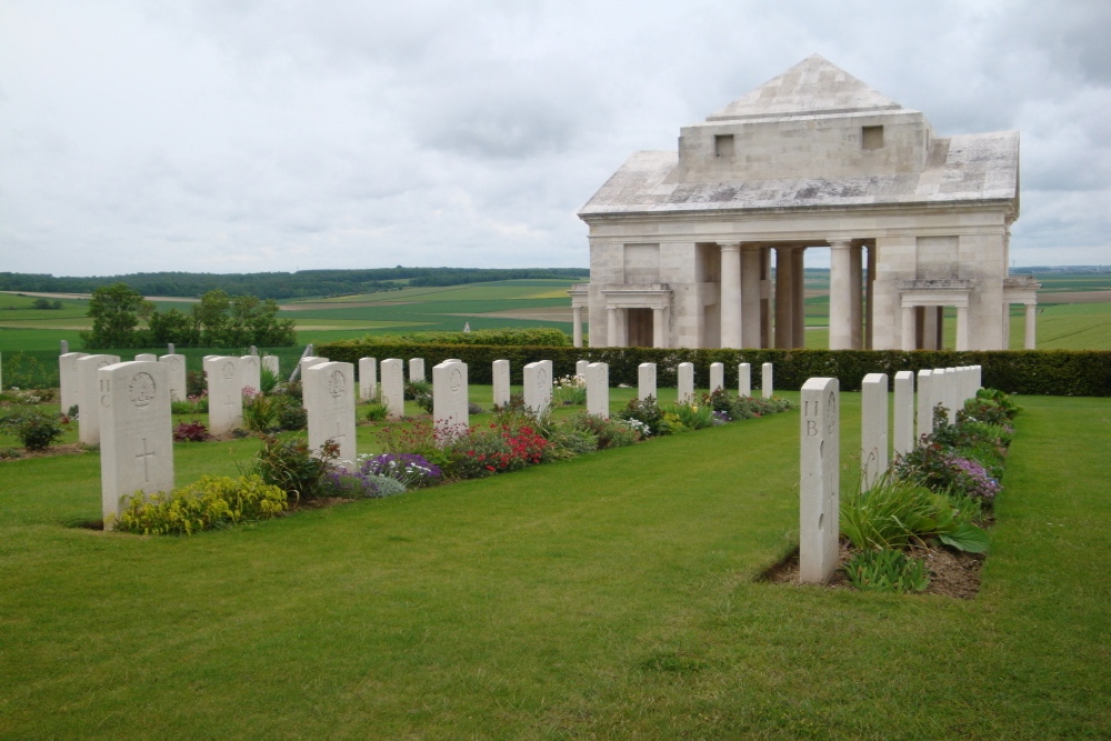 Commonwealth War Cemetery Villers-Bretonneux #2