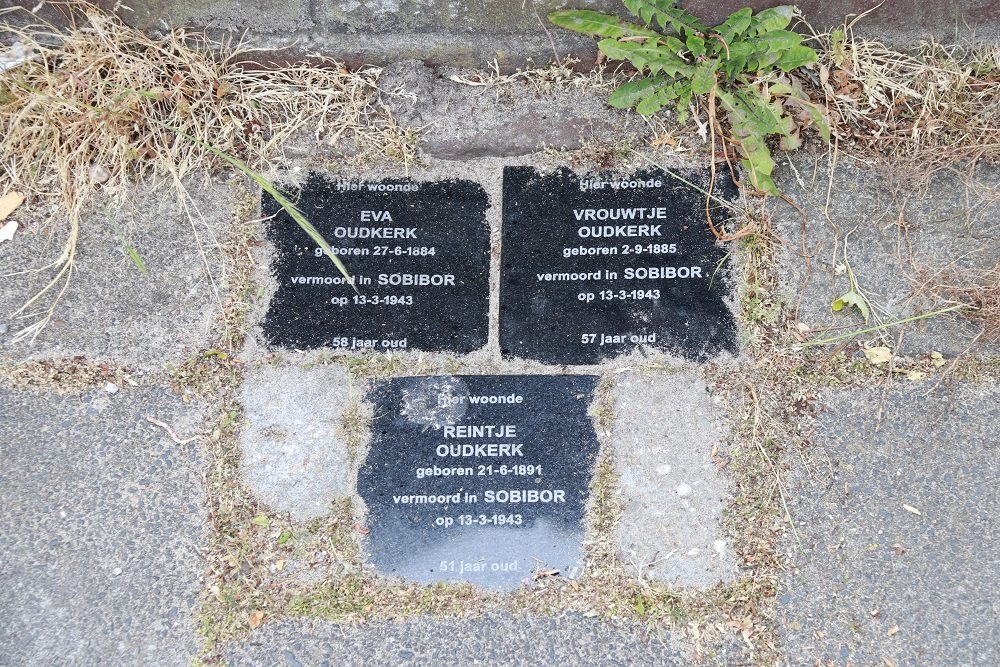 Memorial Stones Stationsweg 35 #1