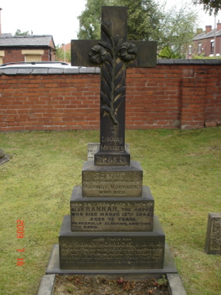 Commonwealth War Grave Westhoughton Congregational Chapelyard